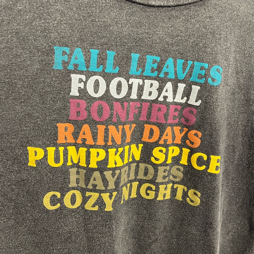 🦋Fall graphic t-shirt🦋 - Picture 2 of 3
